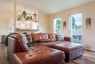 The Randle Haus Retreat Modern Stay Near I-90 - 3