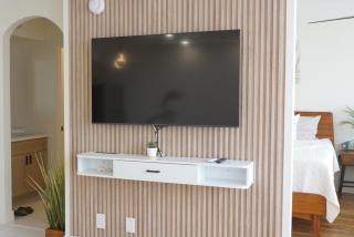 Waikiki Ocean View 37th Floor 5 Minutes to the Beach! Full kitchen & bathtub & free 1 parking - 3