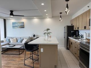 Waikiki Ocean View 37th Floor 5 Minutes to the Beach! Full kitchen & bathtub & free 1 parking - 5
