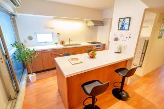 Higashi-Shinjuku 902 - 8