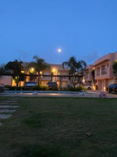 Condomínio pé na areia, super novo e confortável. - 0