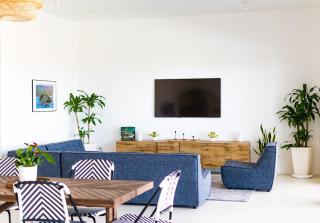 Private Villa-Infinity Pool-26 guests capacity-14 King Size Beds-8 bedrooms-8 and half baths - 5