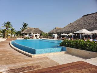 Cozy Poolfront Apartment! - 5