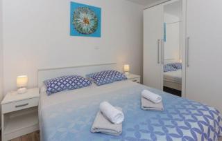 Ferienhaus in Kaštel Štafilić mit Garten, Terrasse und Grill - 1