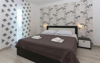 Ferienhaus in Kaštel Štafilić mit Garten, Terrasse und Grill - 3