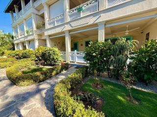 La Dolce Vita Beachfront Apt 2 - 5