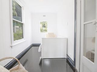 Healesville Gardener's Cottage - 9