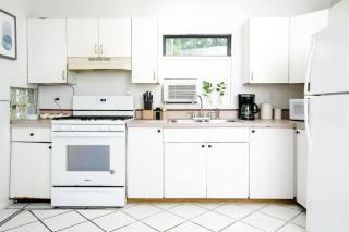 Cruz Bay Oasis Walk to Beach & Stunning Views - 7