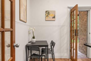 Kensington Double Room - Central & Affordable - Shared Bathroom & Kitchen - 2