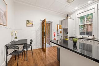 Kensington Double Room - Central & Affordable - Shared Bathroom & Kitchen - 1