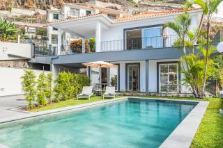 Modern Studio Steps From Beach - 0