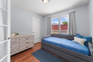 CasaLuna Family Getaway w Pool! Epic Waters & Near Stadiums! - 5