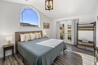 Happy Trails West Inn - 9