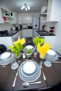 PG Stays - Spacious Rooms with Shared Facilities - 2