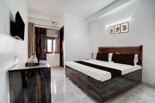 Collection O Sector 7 Rohini Formerly Giriraj Residency - 7