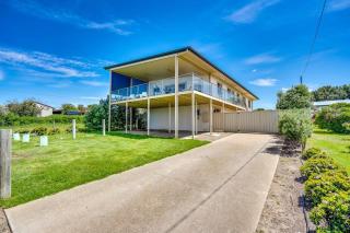 The Point Beach House Middleton - No Linen Included - 9