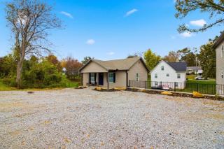 Bright and Cozy 4BR Home Away from Home - 5