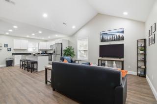 Bright and Cozy 4BR Home Away from Home - 4