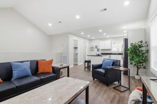 Bright and Cozy 4BR Home Away from Home - 3