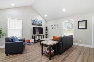 Bright and Cozy 4BR Home Away from Home - 2