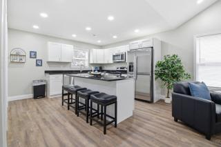 Bright and Cozy 4BR Home Away from Home - 1