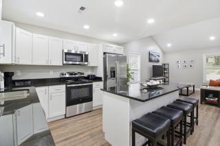 Bright and Cozy 4BR Home Away from Home - 8