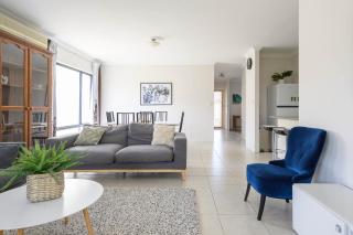 18 Home Base for Happy Days Family Stay 3BRPrkg - 1