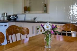 K Rose Cottage In the heart of Victor Harbor - No Linen Included - 2