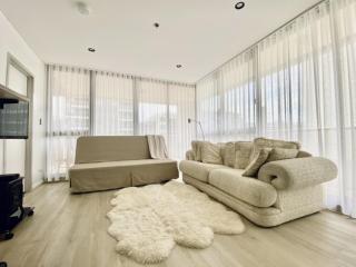 KozyGuru | Waterloo | Designer Pad with City Views - 7