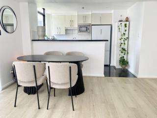 KozyGuru | Waterloo | Designer Pad with City Views - 8