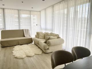 KozyGuru | Waterloo | Designer Pad with City Views - 3