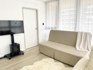 KozyGuru | Waterloo | Designer Pad with City Views - 2