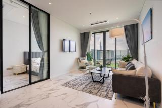 Charming Stay in Bustling Saigon by V Living - 3