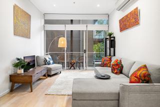 Peaceful 2-Bed Apartment with Gym & Pool - 8