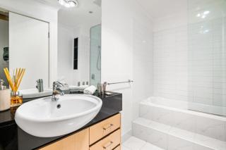 Peaceful 2-Bed Apartment with Gym & Pool - 2