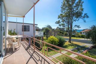 So Close to the Beach - 450m to Mollymook surf - 0