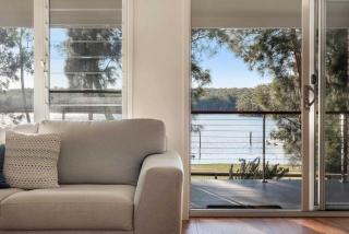 Lakeside - relaxed 3 BR waterfront retreat - 7