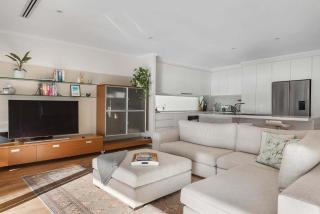 Lakeside - relaxed 3 BR waterfront retreat - 2