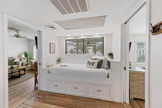 PC102A: 102A Port O'Call - 7