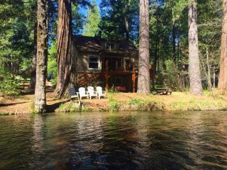 Cozy Vacation Cottage Rental near Lassen Volcanic National Park, Northern California - 4