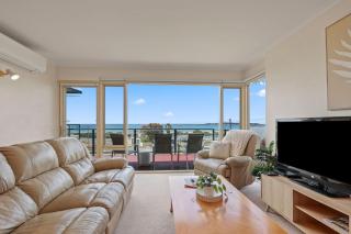 Lovely Unit with Glorious Sea Views - 5