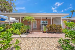 On Turtle Time - Beautifully Updated wHeated Pool Covered Porches Beach Gear Walk to Beach - 2