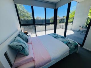 2 Bedrooms 2 Bathrooms 2 Parking FREE high speed WiFi - 2