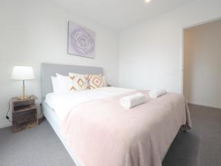 Brightly 1br Apt With Pool Gym In Footscary - 8