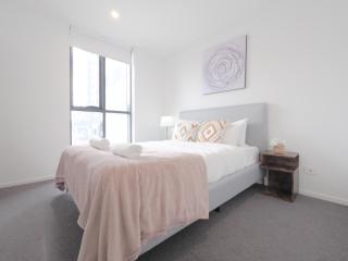 Brightly 1br Apt With Pool Gym In Footscary - 2