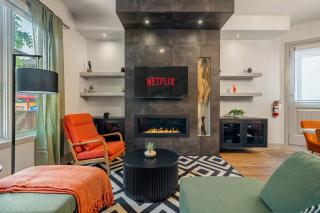 *Incredible Location* |Two King Beds| Free Parking - 8