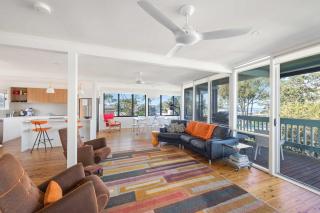 Retro Beach House - roomy 4BR retreat near ocean - 6