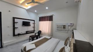 Girbar Dhaam Near By Prem mandir - 9