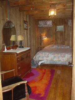 Spacious 14-Person Cabin Perfect for Families in Mount Holly, Vermont - 7