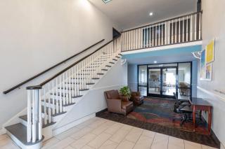 Days Inn by Wyndham Lincoln - 5